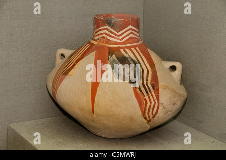 ZWEI behandelt gemalt POT Baked Ton frühen Chalkolithikum, zweite Hälfte des 6. Jahrtausends v. Chr. Hacilar/Burdur Türkei Stockfoto