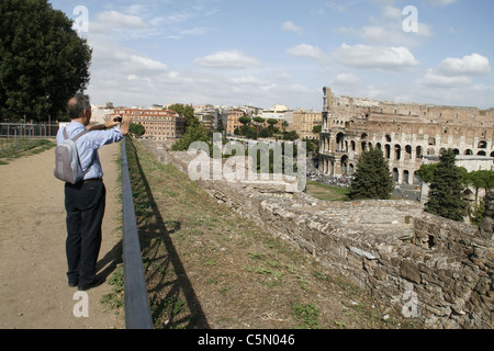 das Kolosseum Amphitheater Fassade, Rom Stockfoto