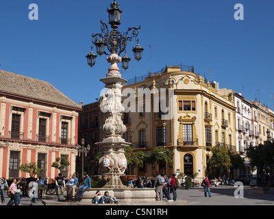 Ein Platz in Sevilla neben der Kathedrale. Stockfoto