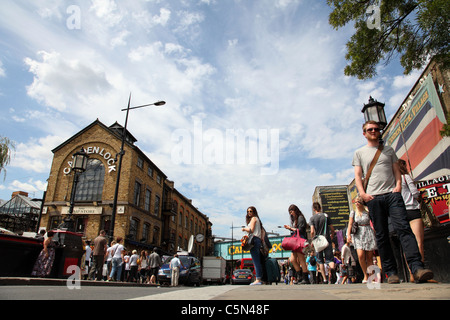 Camden High Street, Camden Town, London, England, Vereinigtes Königreich Stockfoto