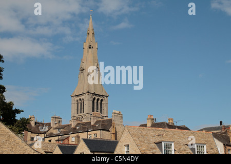 Blick über die Dächer von Stamford, Lincolnshire, UK in Richtung St. Marys Kirche. Stockfoto