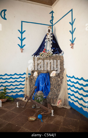 Kuba, Trinidad. Yemalla Schrein, Templo de Yemalla, Yoruba Orisha, Beschützer der Kinder, Ozean, Wasser, Fisch darstellt. Stockfoto