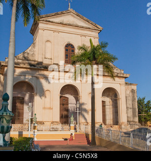 Kuba, Trinidad. Kirche der Heiligen Dreifaltigkeit, mit Blick auf die Plaza Mayor. Stockfoto