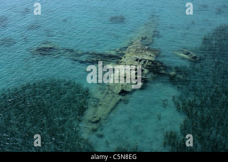 Flugzeugwrack in flachen, West New Britain, Papua New Guinea Stockfoto