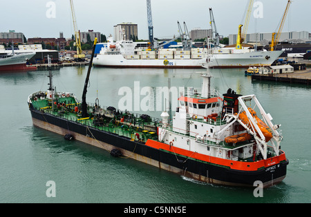 Schiffe im Hafen von Portsmouth Stockfoto