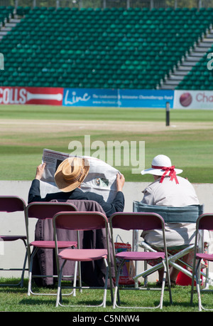 Eine sehr englische Szene am Cheltenham Cricket ground, Gloucestershire, UK. Stockfoto