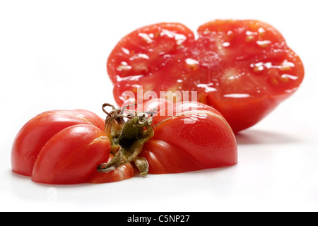 Tomatensorten: Reisetomate Zorn, zwei Hälften Stockfoto