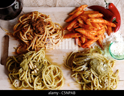 Pasta mit sortierten pesto Stockfoto