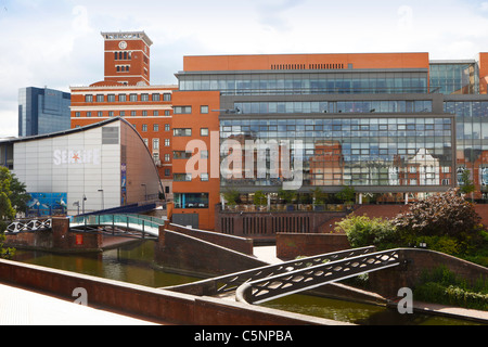 Brindleyplace aus den umliegenden Kanälen, Birmingham, England UK Stockfoto