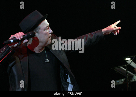 Ruben Blades, legendären Salsa-Sänger und Songwriter aus Panama, die bei einem Konzert zu spielen. Stockfoto