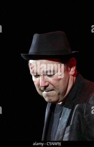 Ruben Blades, legendären Salsa-Sänger und Songwriter aus Panama, die bei einem Konzert zu spielen. Stockfoto