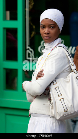 Kuba, Havanna. Afro-kubanischen Santeria-Anhänger. Stockfoto