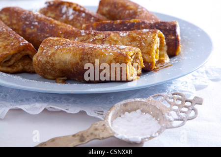 Pfannkuchen mit Äpfeln und Zimt Stockfoto