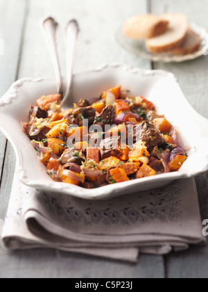 Würzige Kalbfleisch-Ragout mit Kürbis Stockfoto