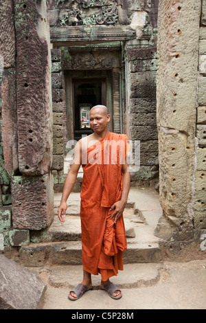 Buddhistischer Mönch in Preah Khan Tempel in Kambodscha Stockfoto