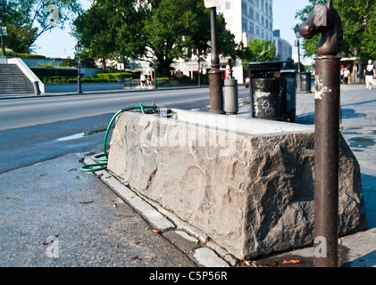 Dekorative Pferd Bewässerung Trog vor Jackson Square im French Quarter von New Orleans Stockfoto
