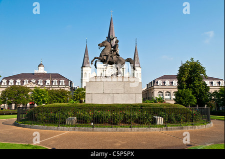 Bronzestatue von Andrew Jackson mit St. Louis Cathedral hinter. Jackson Square New Orleans. Stockfoto