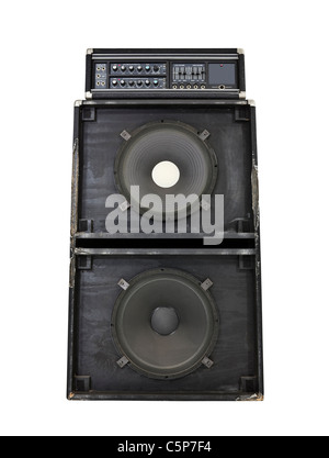 Grunge alte zerrissene und ausgefranste 800 Watt Bassverstärker mit großen 15-Zoll-Lautsprecher. Stockfoto