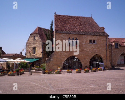 Domme (schönste Dörfer Frankreichs) ist auf der Dordogne 8 km südlich von Sarlat (Sarlat-le-Caneda) Dorf quadratisch. Stockfoto