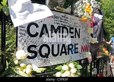 Ventilator steht in der Nähe von Camden Square Straße Zeichen außerhalb der Heimat von Amy Winehouse nach ihrem Tod im Juli 2011. Stockfoto