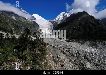 Gletscher herab, von Gongga Berg (Minya Konka) am Hailuogou Gletscher Park. Sichuan, China. Stockfoto