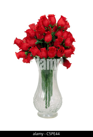 Ein Dutzend lange-Stamm rote Rosen in einer Kristallvase - Pfad enthalten Stockfoto