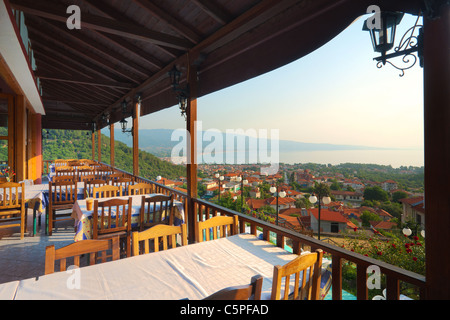 Restaurant Ansicht, die Stadt von Stavros, Griechenland, Sommer-Saison. Stockfoto