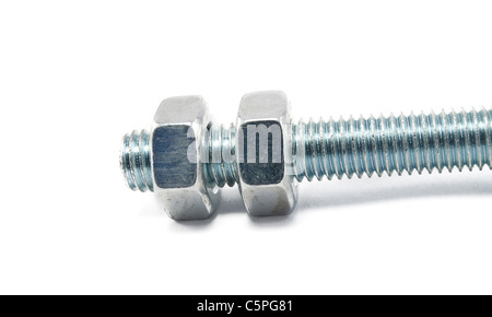 Gruppe von Stahl Schrauben und Muttern isoliert auf weißem Hintergrund Stockfoto
