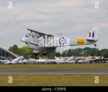 Vintage De Havilland Passagier Flugzeug Taking off / Landung Stockfoto