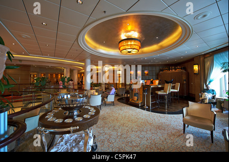 Veuve Clicquot Champagner Bar, Deck 3, Ozeandampfer Queen Mary 2. Stockfoto