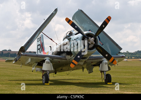 Douglas Skyraider A - 1D mit gefalteten Flügeln Stockfoto