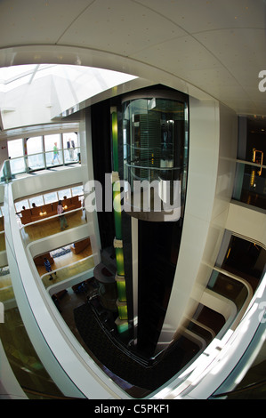 Personenaufzüge an Bord Brittany Ferries Mv Pont Aven Stockfoto