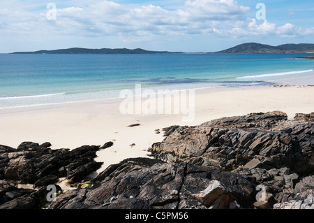 Die Insel z. gesehen über Traigh Iar Strand auf South Harris in den äußeren Hebriden. Stockfoto