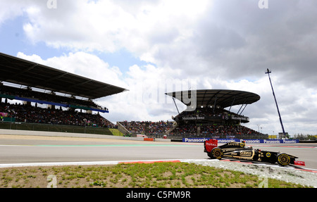 Lotus-Renault Nick Heidfeld (GER), vor der Tribüne am deutschen Formel 1 Grand Prix, Nürburgring, Deutschland Stockfoto