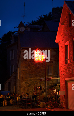 Le Zef Creperie auf den alten Hafen Dahouet Bretagne Frankreich FR Stockfoto