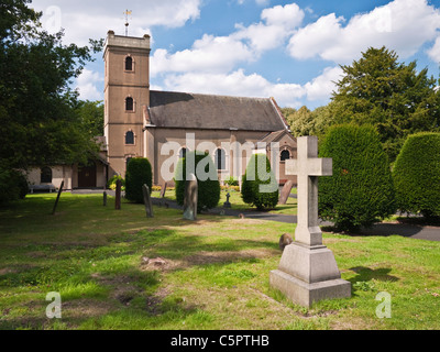 Die St.-Michael-Kirche und Allerheiligen in das Dorf Himley an der South Staffordshire & West Midlands-Grenze. Stockfoto