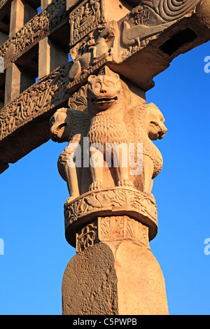 Buddhistische Denkmäler: Torana große Stupa (1. Jahrhundert n. Chr.), UNESCO-Weltkulturerbe, Sanchi, Indien Stockfoto