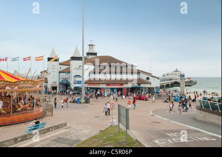 Ein Blick auf Pier Bournemouth, Dorset, an einem heißen Sommertag. Stockfoto