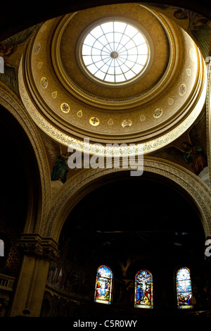 Innere der Kuppel Himmel Licht, Gedächtniskirche, Stanford University, Stanford, California, Vereinigte Staaten von Amerika Stockfoto