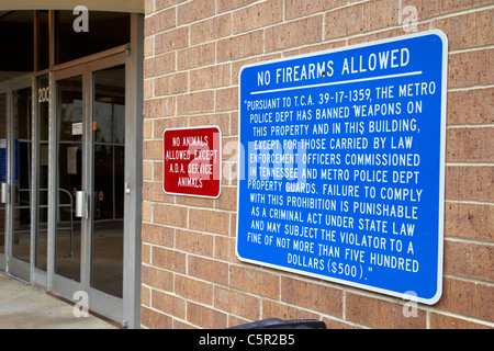 keine Waffen erlaubt Schild Metropolitan Justizzentrum und Polizeistation Nashville Tennessee USA Stockfoto