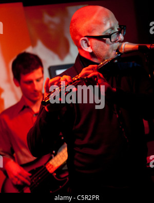 Die Fantastics Soul und Funk Band an Parkers Rock And Roll Bar, Denmark Street, Soho, London, England Stockfoto