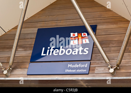 RNLI Mudeford Lifeboat Station Zeichen Stockfoto