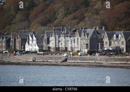 Hafen von Oban viktorianischen Fassade gesehen, Blick nach Norden von an Bord der Caledonian MacBrayne Fähre auf die äußeren Hebriden Stockfoto