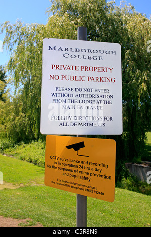 Schild am Marlborough College Wiltshire Stockfoto