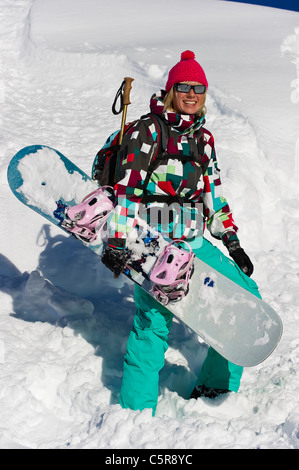 Ein Snowboarder Spaß auf der Piste. Stockfoto