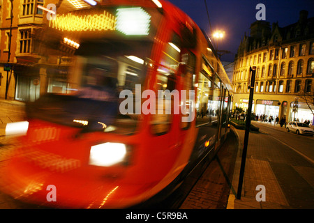 Bus in Sheffield Stadtzentrum Stockfoto