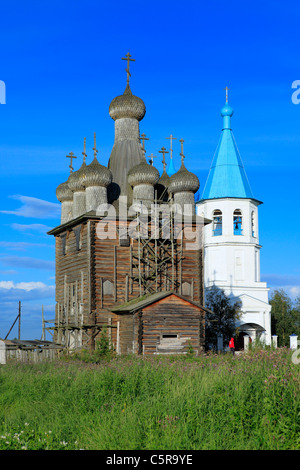 Holz (1683-1688) Kirche und Glockenturm (1852), Zaostrovie, Archangelsk (Archangelsk) Region, Russland Stockfoto