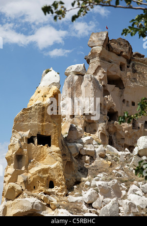 Close-up ehemaligen cave Haus Rand des Göreme Türkei, archäologische und Architektur Detaillierung, Fenster, Türen, Felsformation Stockfoto