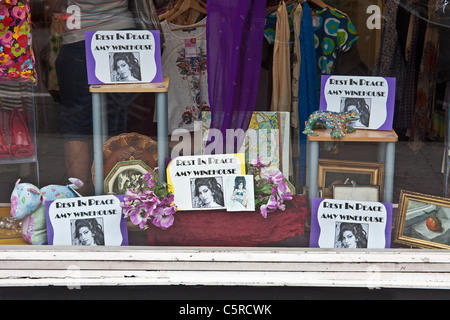 London, Camden Town ein Schaufenster Tribut zu Amy Winehouse Juli 2011 Stockfoto