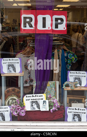 London, Camden Town ein Schaufenster Tribut zu Amy Winehouse Juli 2011 Stockfoto